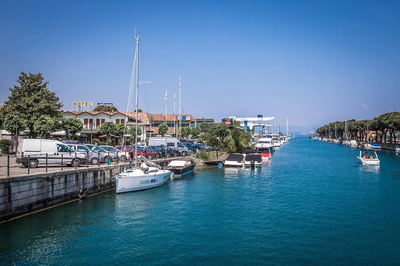 Hotel Johnson Peschiera del Garda 2*,