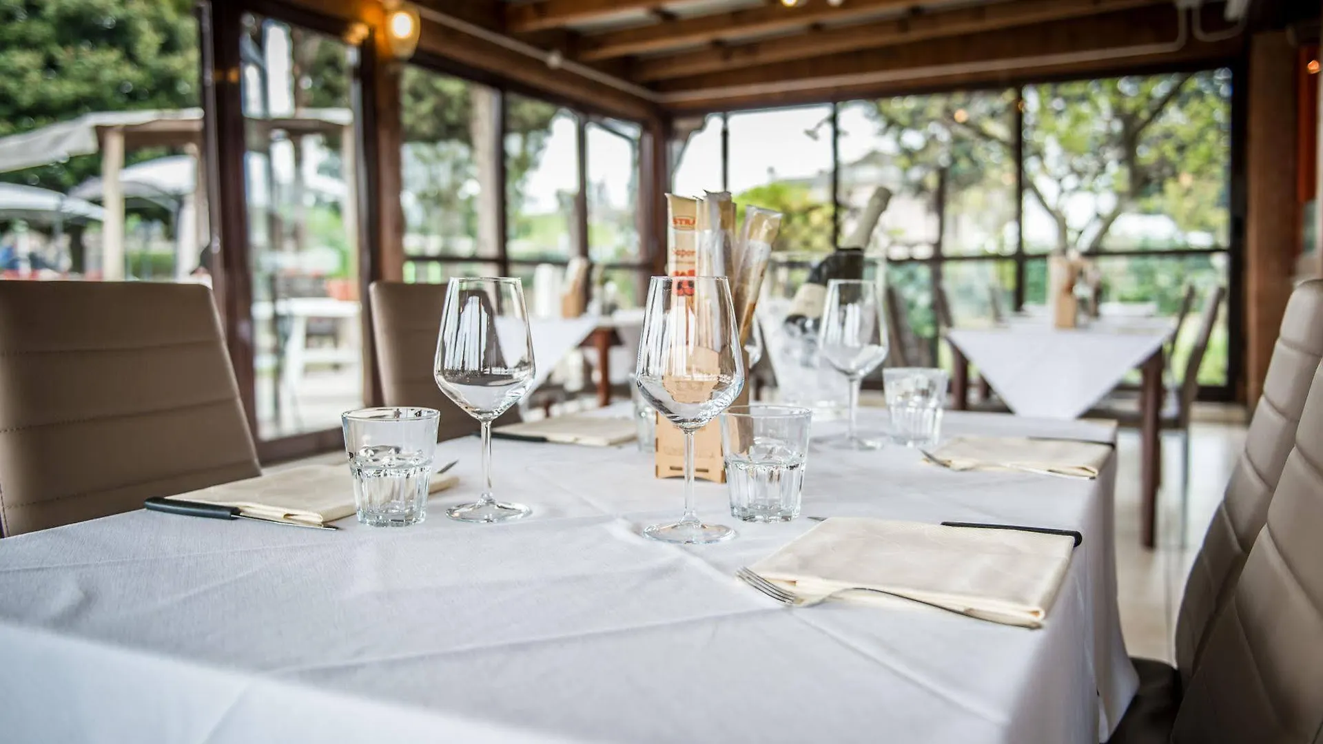 Hotel Johnson Peschiera del Garda 2*,  Włochy