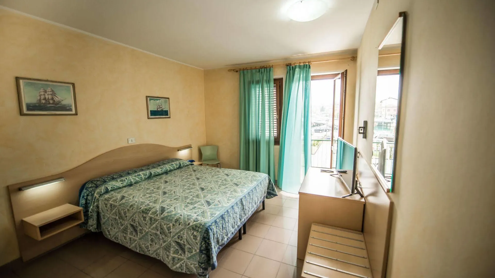 Hotel Johnson Peschiera del Garda 2*,  Włochy